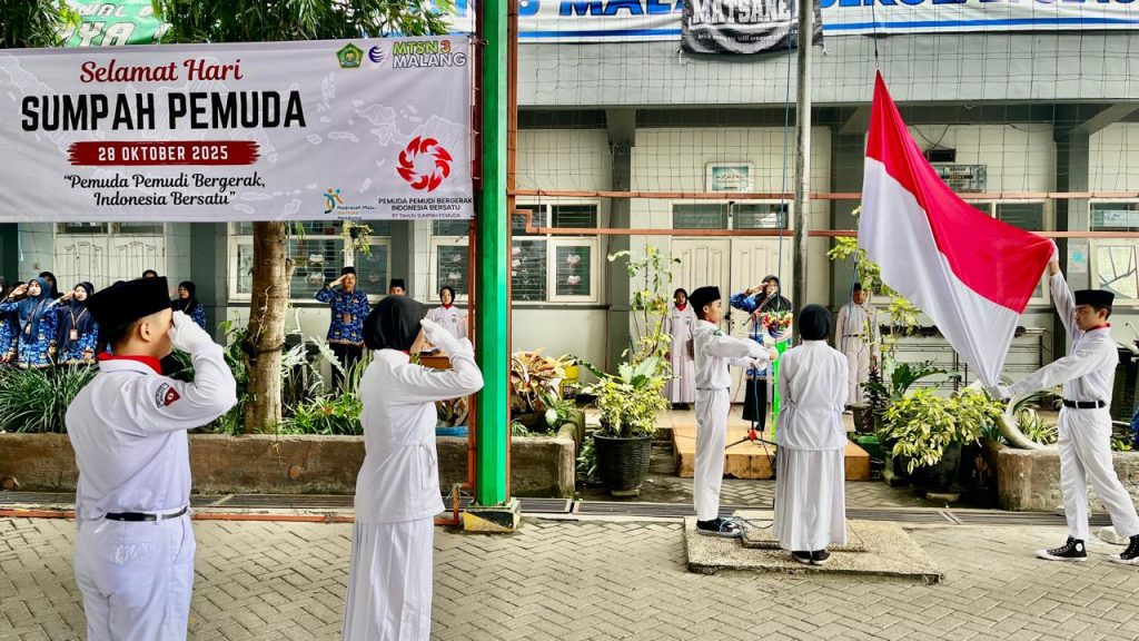 Bangkitkan Semangat Sumpah Pemuda, Hj. Warsi Ajak Murid MTsN 3 Malang Jadi Generasi Adaptif dan Berintegritas