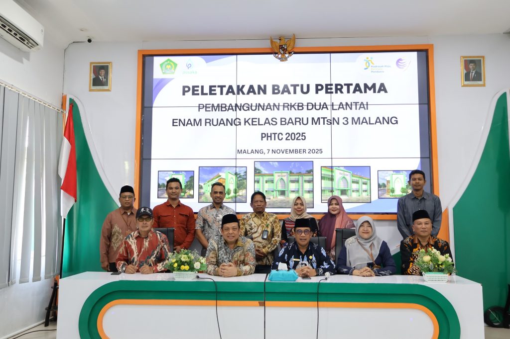 Peletakan Batu Pertama Pembangunan Gedung Baru MTsN 3 Malang Melalui Program PHTC 2025