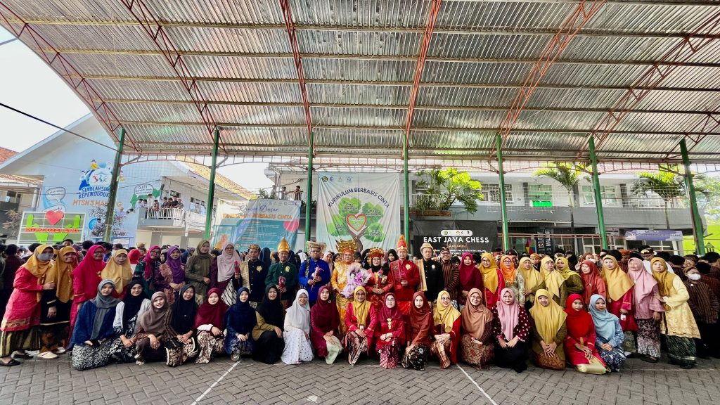 MTsN 3 Malang Peringati Hari Guru Nasional 2025: Merawat Semesta dengan Cinta