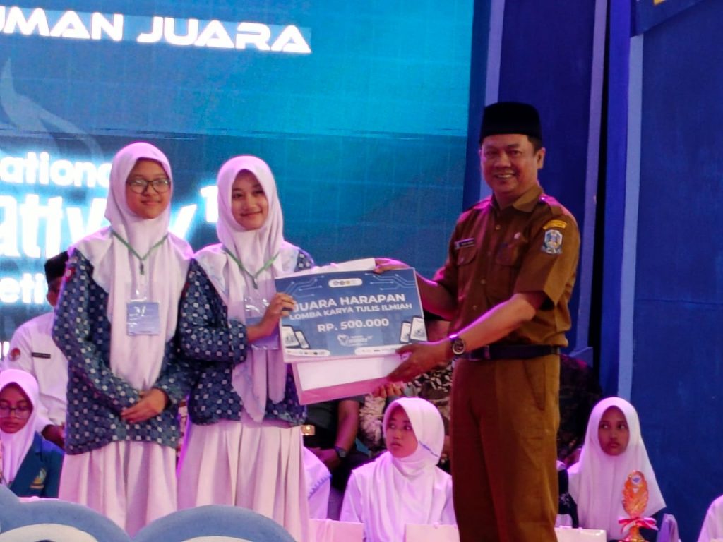 MTsN 3 Malang Raih Juara Best Presentation di NCC SMA Darul Ulum 1 Unggulan Jombang