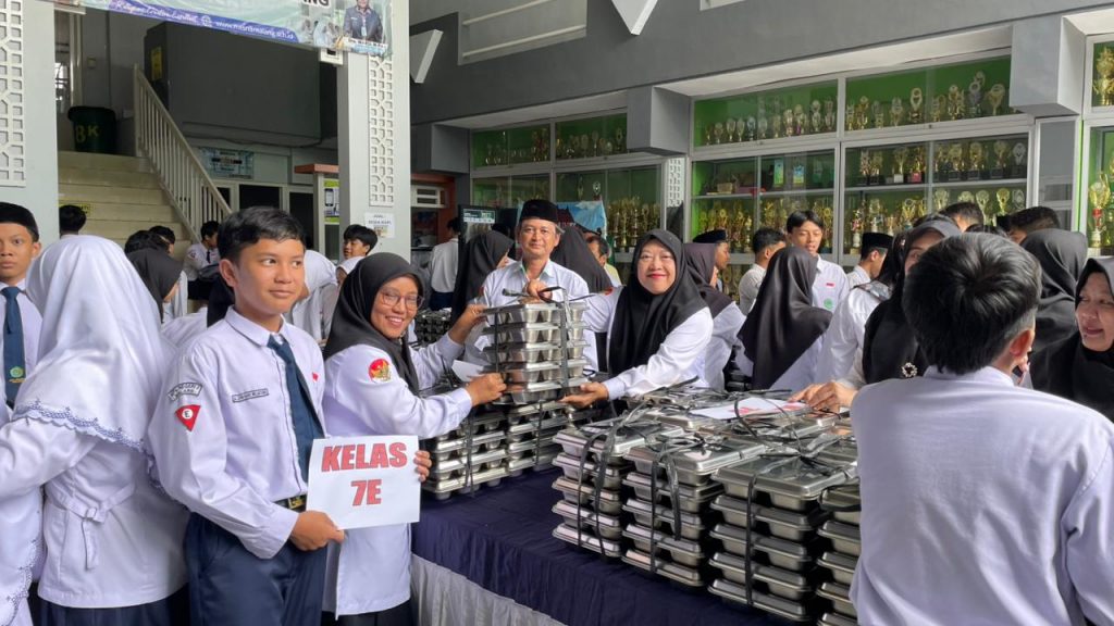 MTsN 3 Malang Laksanakan Program MBG dari SPPG Sumber Porong