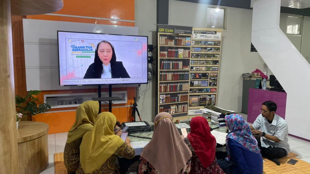 TIM SSK MTsN 3 Malang Ikuti Kelas Orang Tua Bersahaja Angkatan 3: Waspadai Child Grooming, Lindungi Remaja