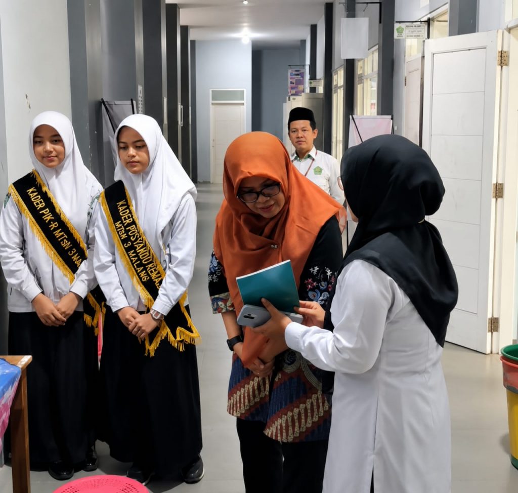 Pojok Kependudukan MTsN 3 Malang Tuai Apresiasi Katim Kesiswaan Kanwil Kemenag Jatim, Kader SSK Dinilai Layak Jadi Inspirasi Nasional