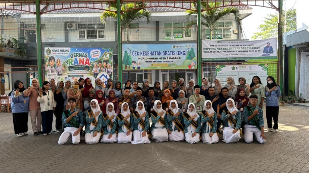 Tak Hanya Murid, Guru dan Tendik MTsN 3 Malang Ikuti CKG, Wujudkan Madrasah Sehat Menuju Indonesia Emas 2045