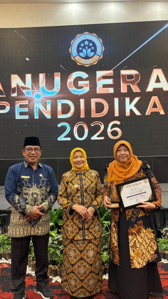 MTsN 3 Malang Raih Penghargaan “Excellent in Healthy, Halal, and Multi Talented Education” pada Anugerah Pendidikan Radar Malang 2026