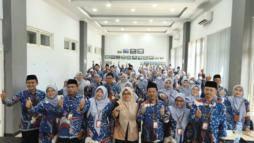 Mantapkan Langkah Menuju WBK, Tim Kanwil Kemenag Jatim Gelar Pendampingan dan Evaluasi Pengelolaan Eviden ZI di MTsN 3 Malang