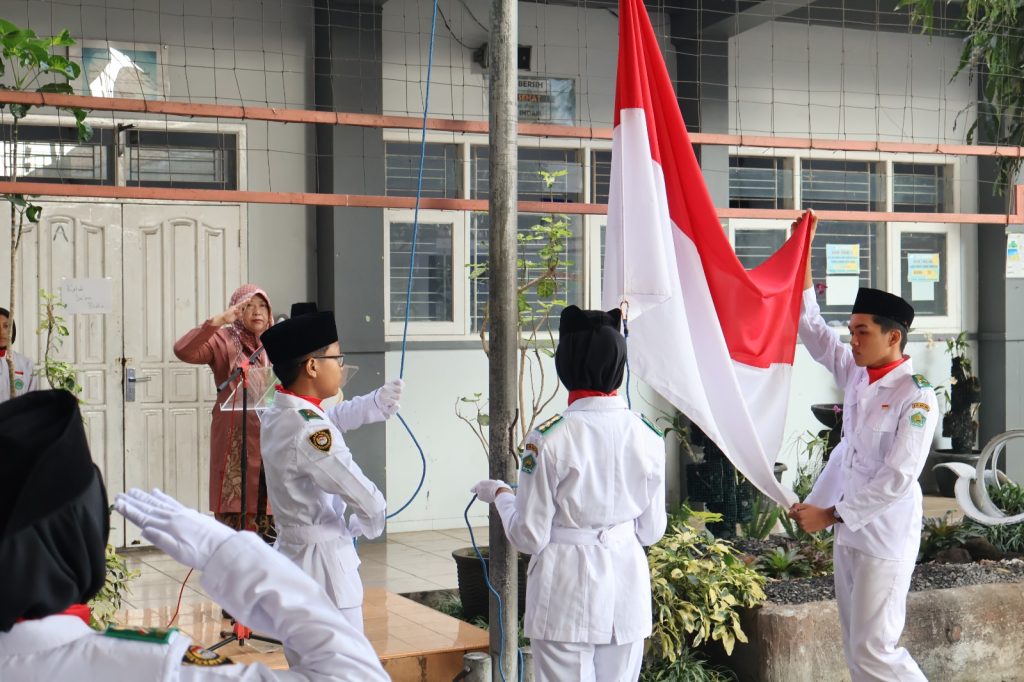 Perkokoh Persatuan Bangsa, MTsN 3 Malang Gelar Upacara Hari Kesaktian Pancasila Berlandaskan Kurikulum Berbasis Cinta